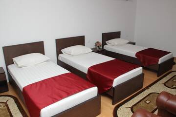 Фото номера Трехместный номер Отель Hotel Royal 2 г. Urziceni 4