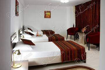 Фото номера Трехместный номер Отель Hotel Royal 2 г. Urziceni 5